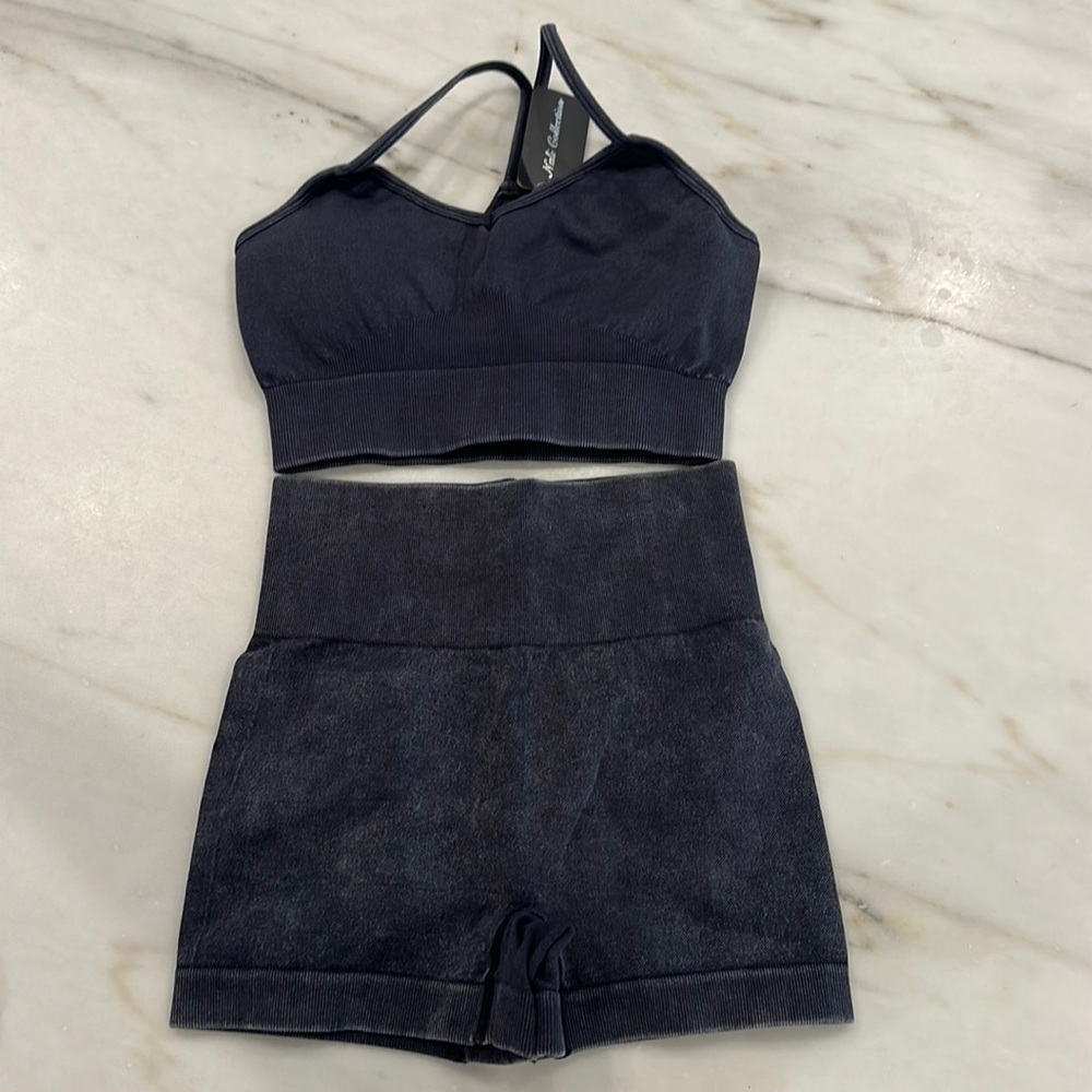 Black Seamless Sports Bra & High-Waist Shorts Set - Brand Unspecified